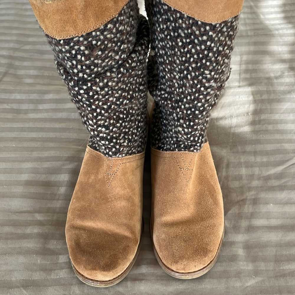 Tom’s Suede Mid Calf 9.5 Boots